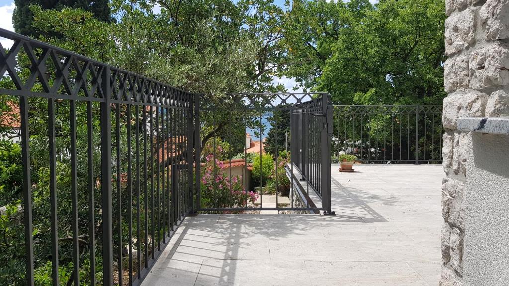 Entrance and terrace area